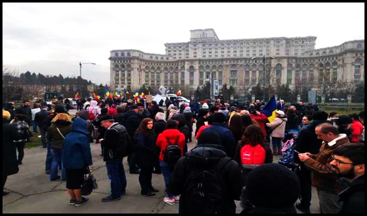 Protest împotriva legii în dezbatere privind vaccinarea obligatorie, Foto: razboiulinformational.ro