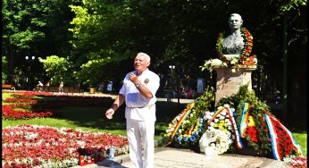Neamul Românesc n-a uitat de Luceafărul poeziei românești: Eminescu comemorat la bustul său din Copou printr-un recital de poezie