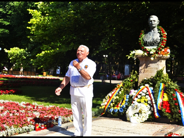 Neamul Românesc n-a uitat de Luceafărul poeziei românești: Eminescu comemorat la bustul său din Copou printr-un recital de poezie