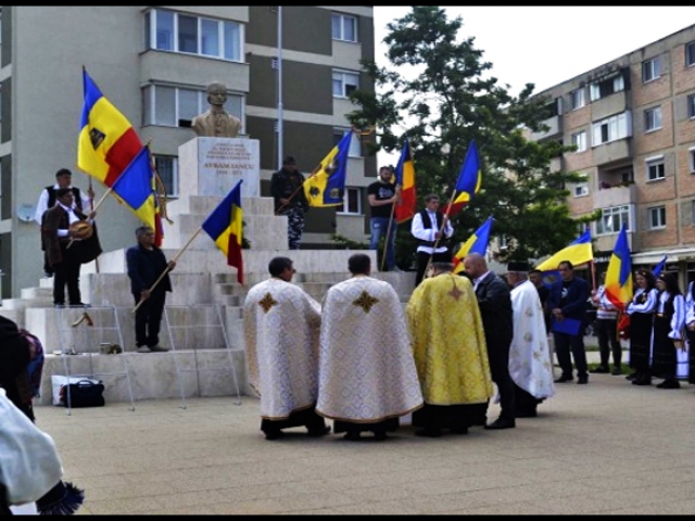 Sfințirea steagurilor și ansamblului reabilitat al Eroului Național Avram Iancu de la Carei. Marcarea Centenarului Tratatului Trianon