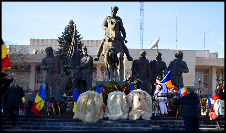 Trianonul sărbătorit la Sfântu Gheorghe: poezie si cântec românesc, în fața Statuii lui Mihai Viteazu!, Foto: Facebook / Mihai Tîrnoveanu