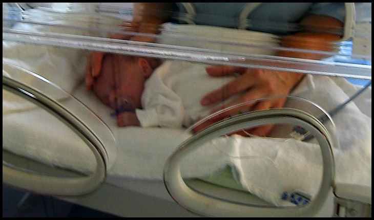 Legea pentru instituirea zilei de 17 noiembrie Ziua Copilului Prematur în România, adoptată de Parlament