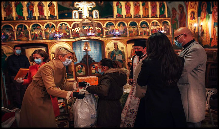 După ce au închis bisericile și au interzis accesul la pelerinajele religioase, jigodiile de la PNL își fac acum campanie electorală în Biserică?, Foto: facebook.com/RalucaTurcan/