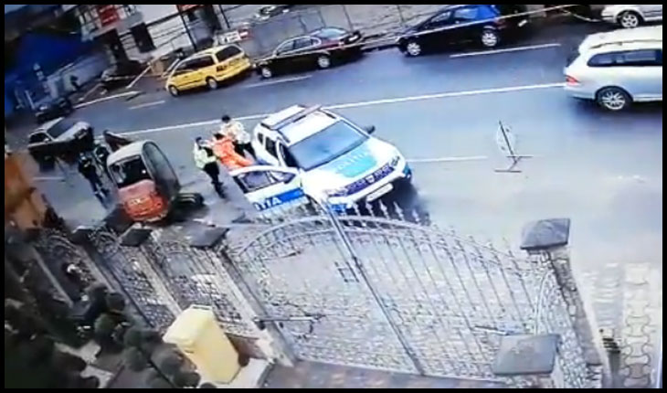 (VIDEO revoltător!) Au schimbat foaia, de acum au trecut la agresiuni fizice împotriva celor care nu vor să poarte masca?, Foto: youtube