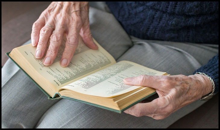 În vremuri în care cărțile se aruncă la gunoi, la Căminul de Bătrâni Botoşani încă se mai citește: acțiune de strângere de cărți pentru bătrâni