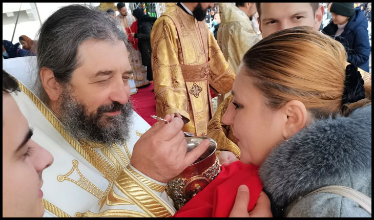 (VIDEO) Diana Iovanovici-Șoșoacă, unicul politician care s-a împărtășit la Pelerinajul de la Sfânta Parascheva din aceeași linguriță cu tot poporul