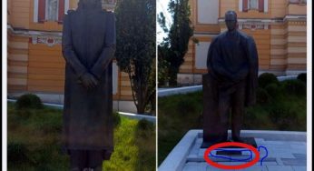 Kitschuri marca Emil Boc la statuile lui Mihai Eminescu și Lucian Blaga. Niciun comunicat oficial din partea Primăriei
