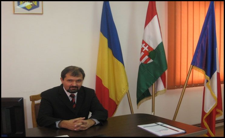 Cum sfidează primarul UDMR-ist din comuna Hodod statul român: steagul Ungariei în primărie!, Foto: comunahodod.ro